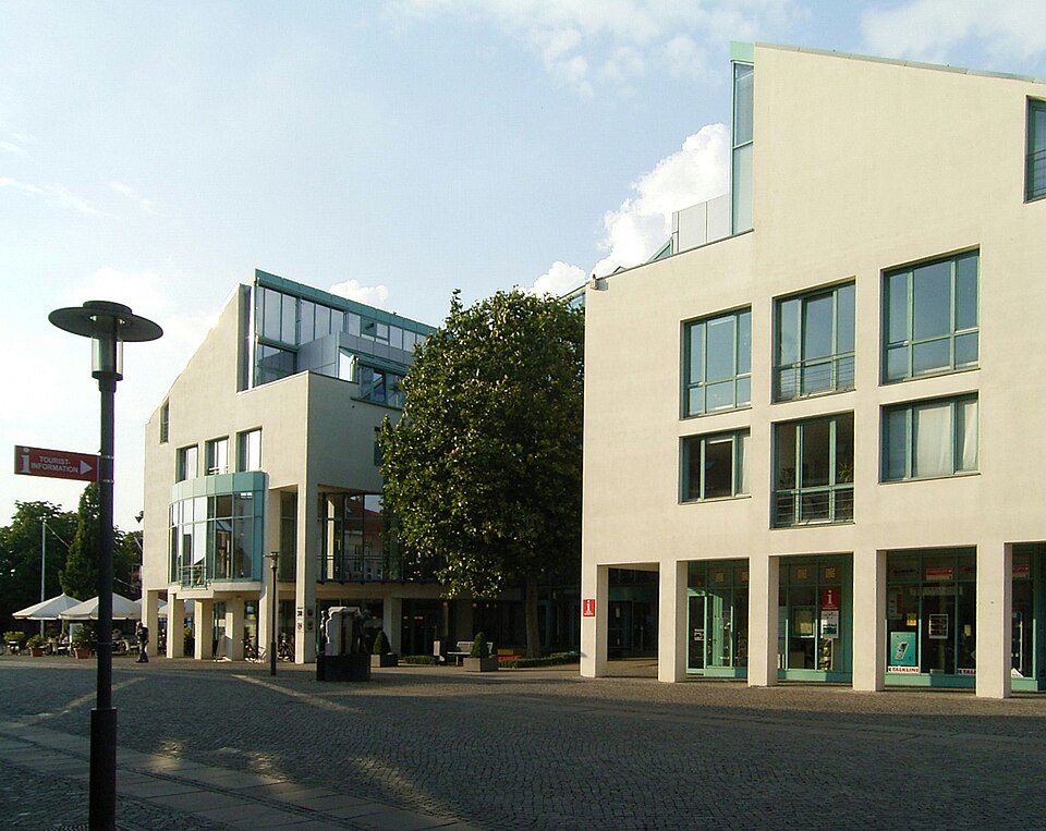 Terrassendach-Fachbetriebe in Achim: Rathaus – Foto: Pottz Terrassendach-Fachbetriebe in Achim: Rathaus