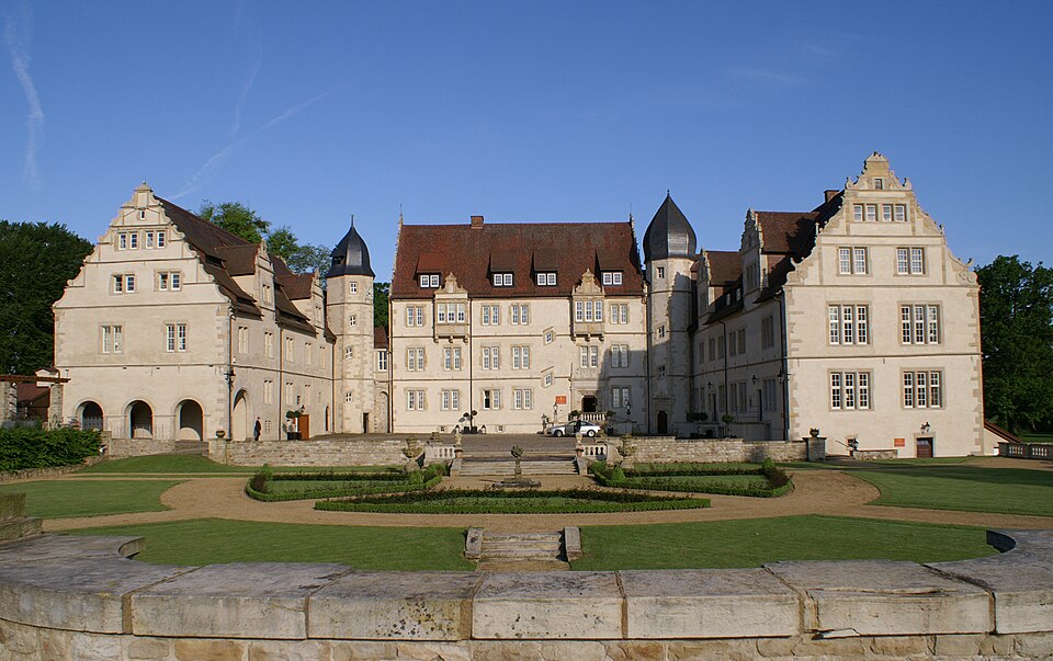 Terrassendach-Fachbetriebe in Aerzen: Schloss-Schwobber – Foto: Rüdiger at German Wikipedia Terrassendach-Fachbetriebe in Aerzen: Schloss-Schwobber