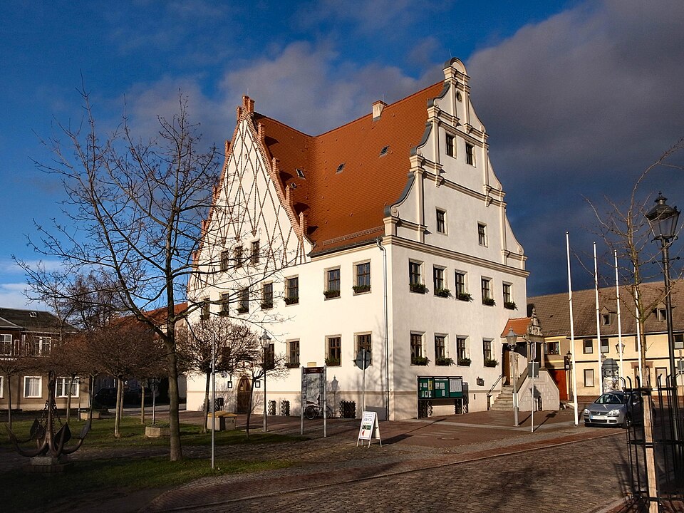 Terrassendach-Fachbetriebe in Aken: Rathaus,town – Foto: M H.DE Terrassendach-Fachbetriebe in Aken: Rathaus,town