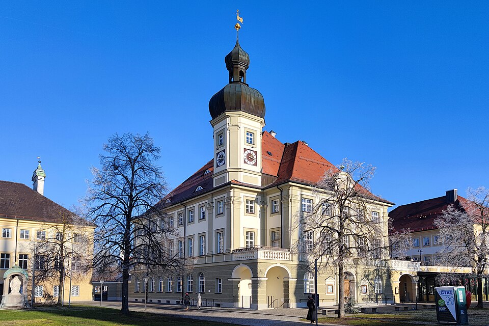 Terrassendach-Fachbetriebe in Altötting: Rathaus – Foto: Helmlechner Terrassendach-Fachbetriebe in Altötting: Rathaus