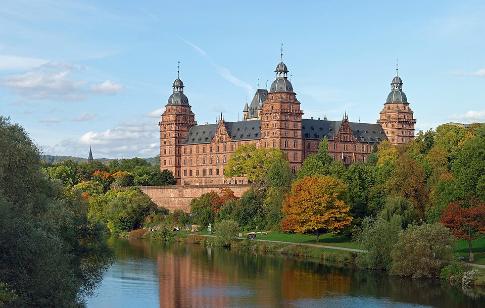 Terrassendach-Fachbetriebe in Aschaffenburg: Aschaffenburger Schloss – Foto: Rainer Lippert → Derivative work: Steffen Schmitz Terrassendach-Fachbetriebe in Aschaffenburg: Aschaffenburger Schloss