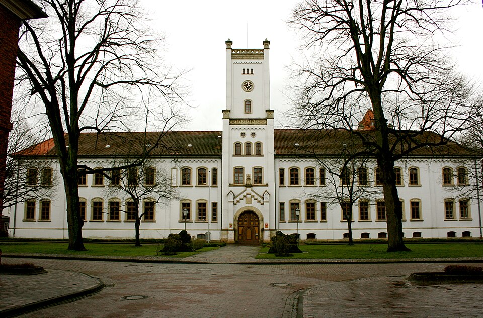 Terrassendach-Fachbetriebe in Aurich: Stadtansicht – Foto: Pixelfehler Terrassendach-Fachbetriebe in Aurich: Stadtansicht