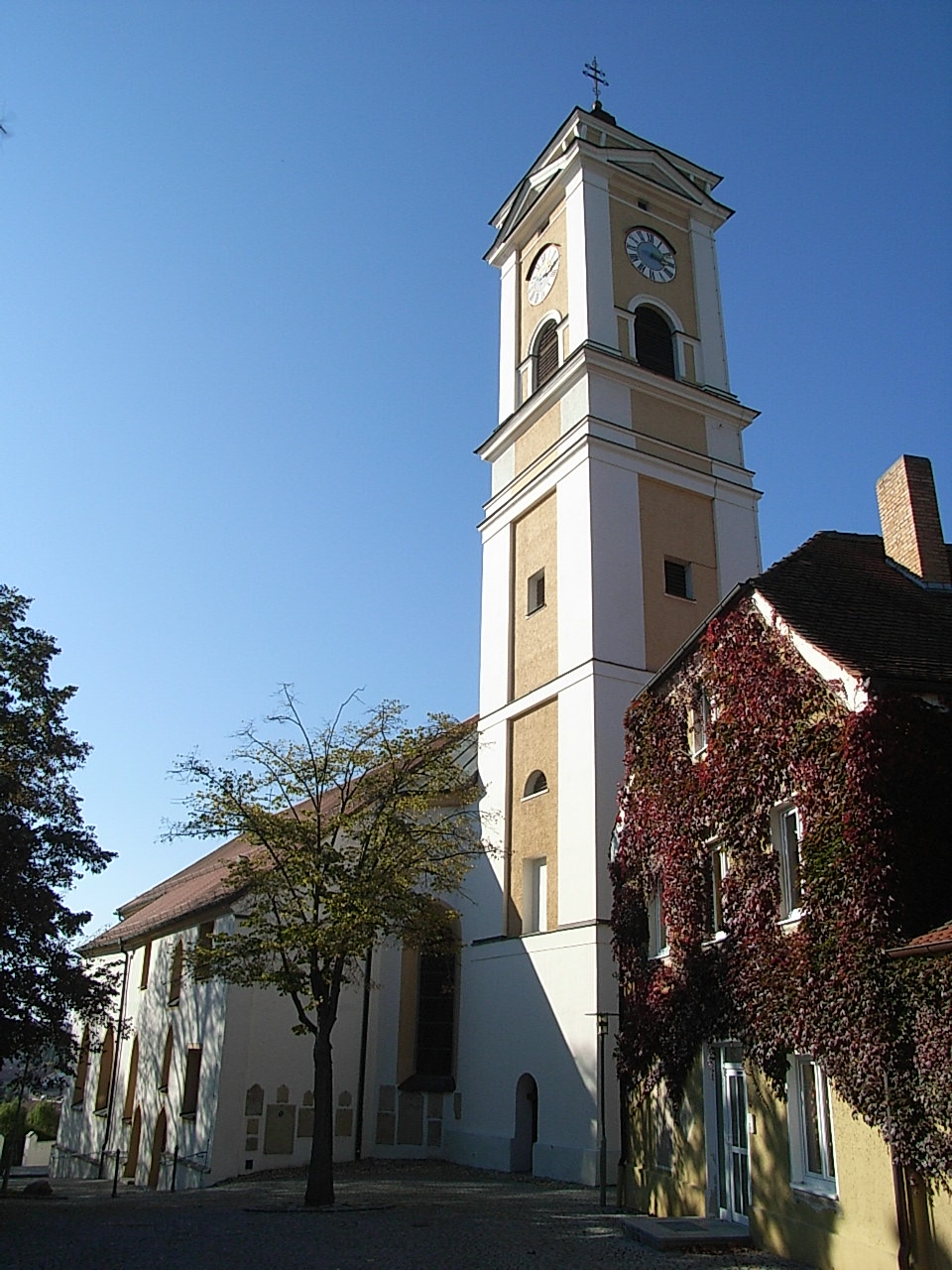 Terrassendach-Fachbetriebe in Bad Birnbach: Pfarrkirche – Foto: Konrad Lackerbeck Terrassendach-Fachbetriebe in Bad Birnbach: Pfarrkirche
