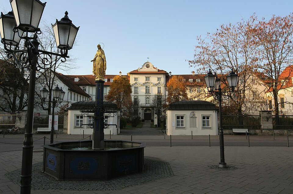 Terrassendach-Fachbetriebe in Bad Wurzach: Schloss und Stadtbrunnen – Foto: Okona Terrassendach-Fachbetriebe in Bad Wurzach: Schloss und Stadtbrunnen