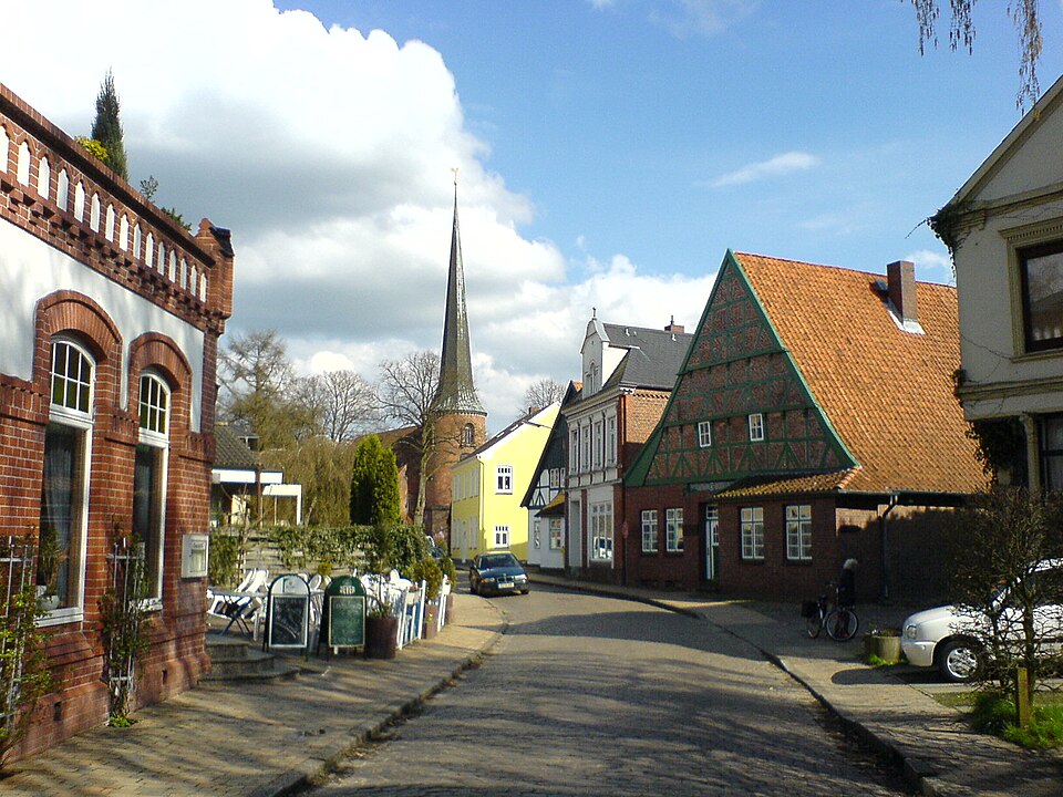 Terrassendach-Fachbetriebe in Barmstedt: Blick zur Kirche – Foto: PodracerHH at German Wikipedia Terrassendach-Fachbetriebe in Barmstedt: Blick zur Kirche