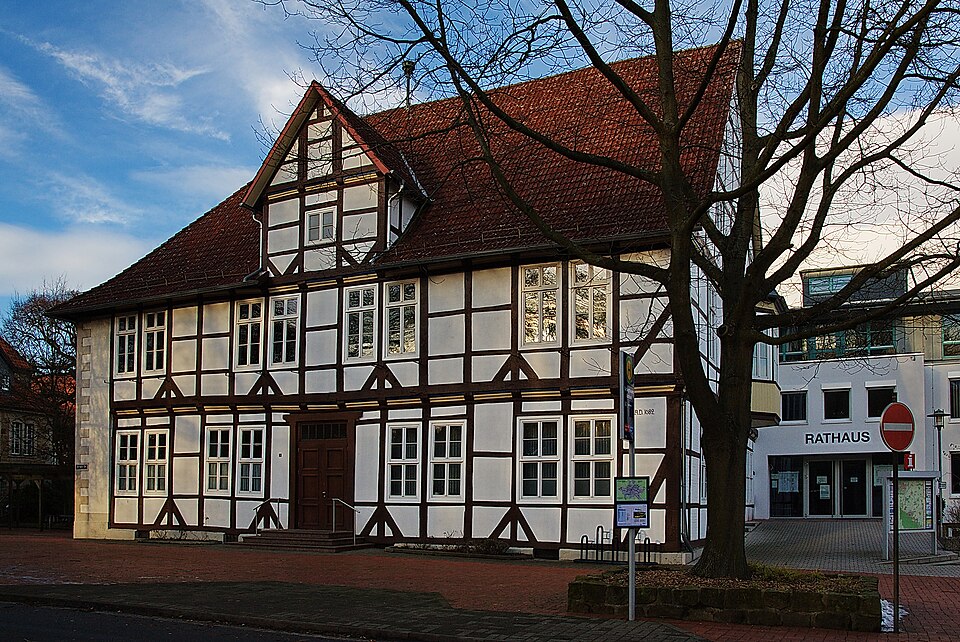 Terrassendach-Fachbetriebe in Barsinghausen: Rathaus – Foto: Losch at German Wikipedia Terrassendach-Fachbetriebe in Barsinghausen: Rathaus