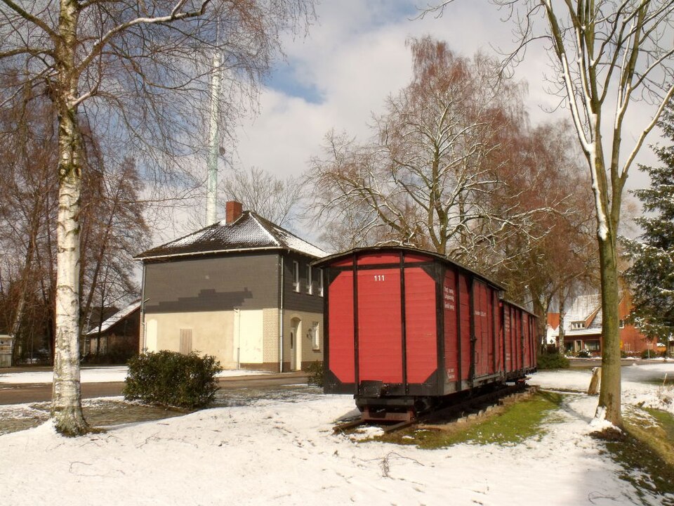 Terrassendach-Fachbetriebe in Bergen: Kleinbahndenkmal – Foto: User:Stefan Kunzmann Terrassendach-Fachbetriebe in Bergen: Kleinbahndenkmal