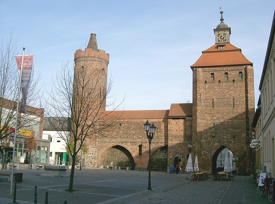 Terrassendach-Fachbetriebe in Bernau bei Berlin: Steintor und Hungerturm – Foto: User:Dabbelju Terrassendach-Fachbetriebe in Bernau bei Berlin: Steintor und Hungerturm