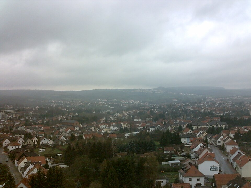 Terrassendach-Fachbetriebe in Bexbach: Stadtansicht – Foto: Xocolatl 11:44, 22 April 2006 Terrassendach-Fachbetriebe in Bexbach: Stadtansicht