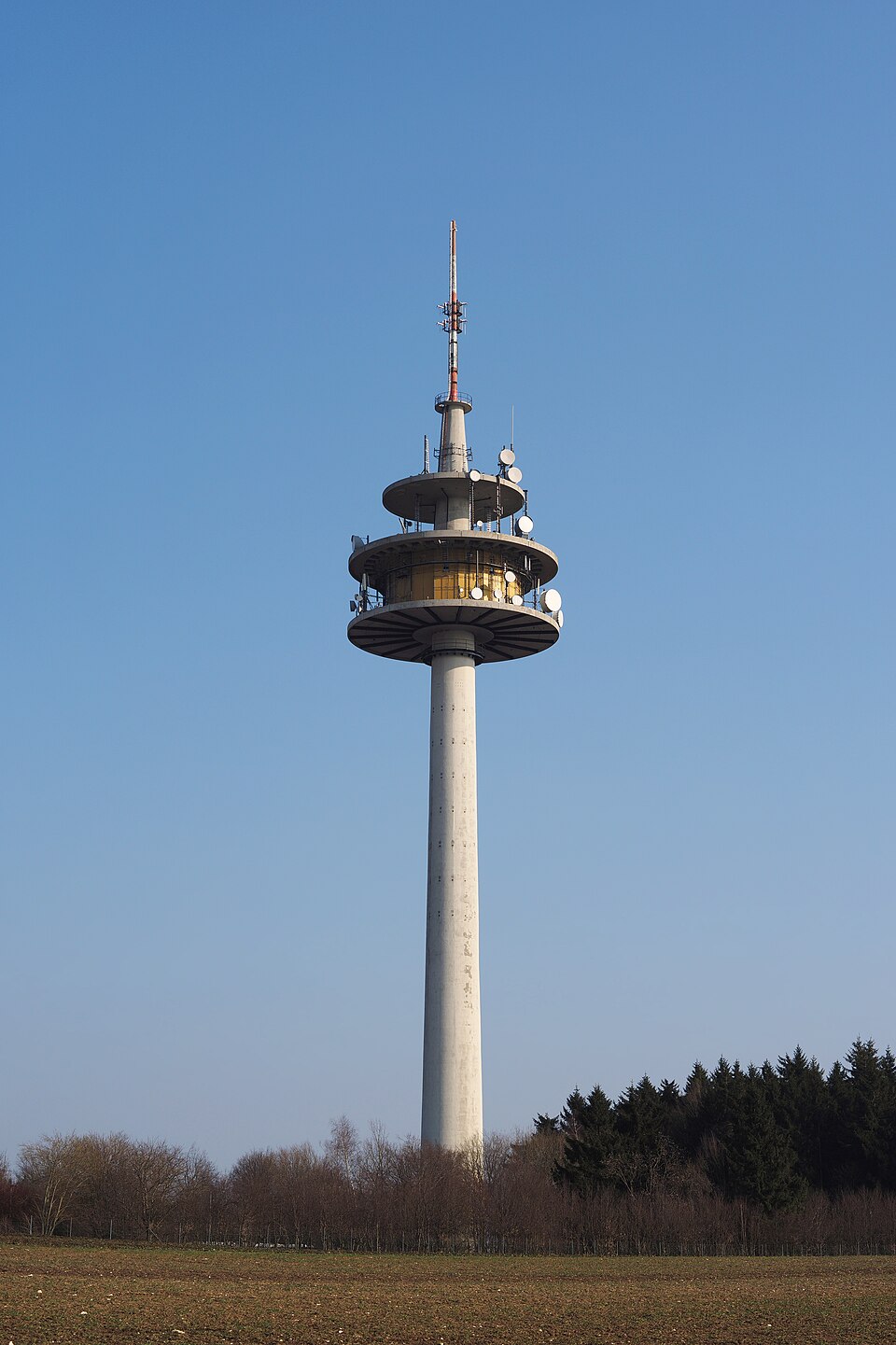 Terrassendach-Fachbetriebe in Böhmenkirch: Fernmeldeturm – Foto: Kreuzschnabel Terrassendach-Fachbetriebe in Böhmenkirch: Fernmeldeturm