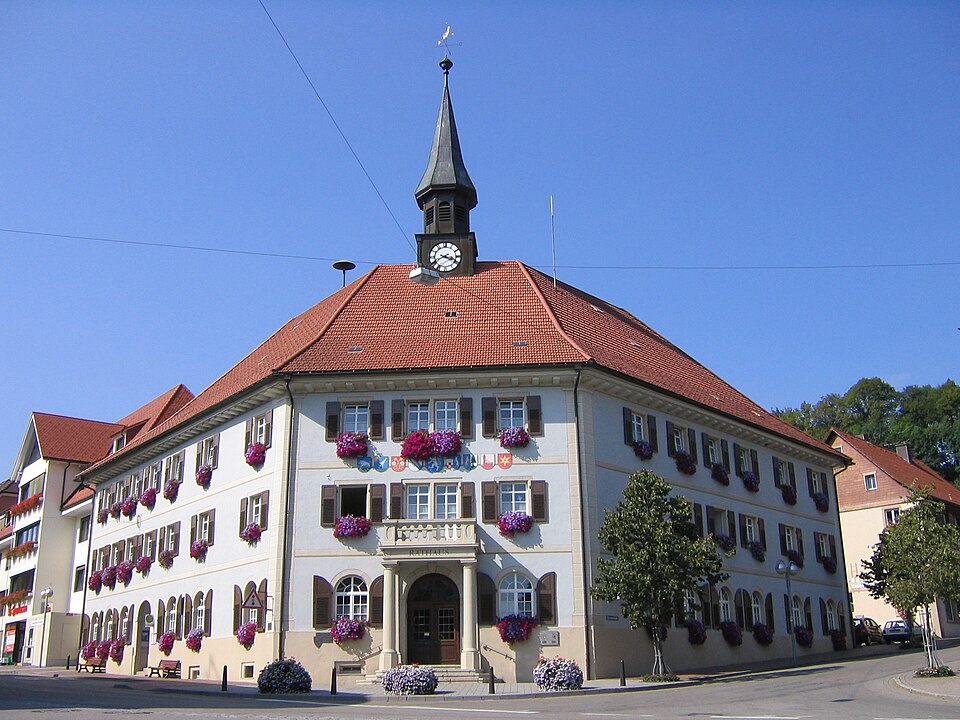 Terrassendach-Fachbetriebe in Bonndorf: Bonndorfer Rathaus – Foto: Flominator Terrassendach-Fachbetriebe in Bonndorf: Bonndorfer Rathaus