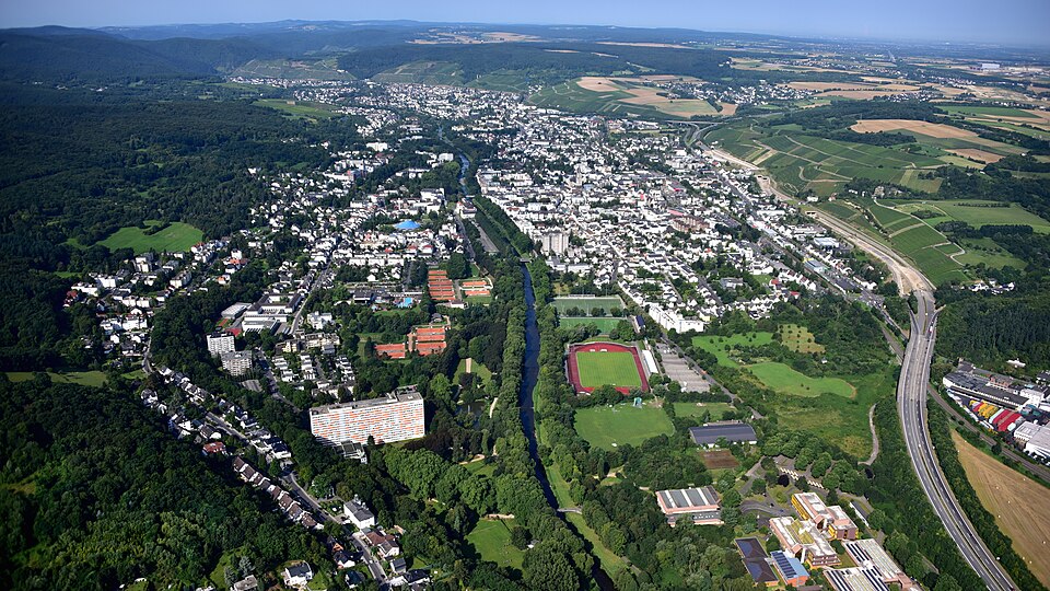Terrassendach-Fachbetriebe in Bous: Stadtansicht – Foto: Wolkenkratzer Terrassendach-Fachbetriebe in Bous: Stadtansicht