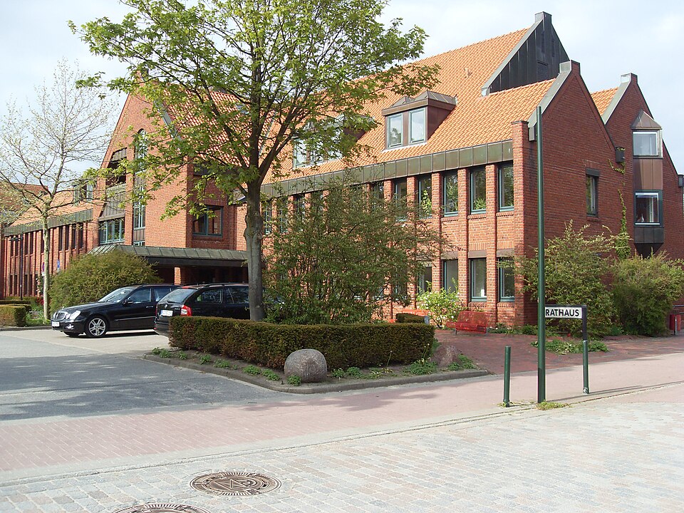Terrassendach-Fachbetriebe in Büdelsdorf: Rathaus – Foto: Wusel007 Terrassendach-Fachbetriebe in Büdelsdorf: Rathaus