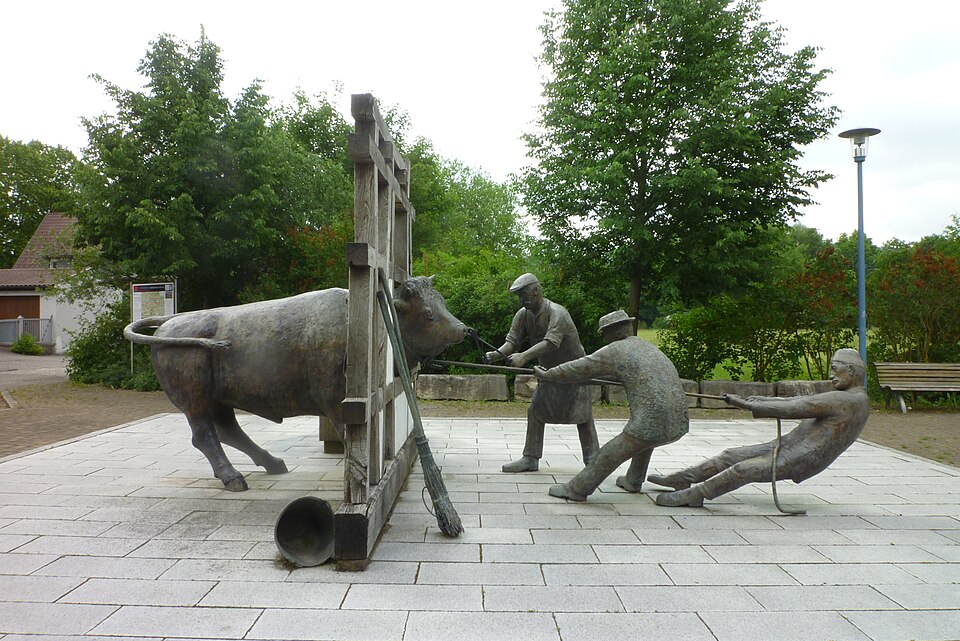 Terrassendach-Fachbetriebe in Deißlingen: Skulptur, Hagenverwürger Brunnen – Foto: Franzfoto Terrassendach-Fachbetriebe in Deißlingen: Skulptur, Hagenverwürger Brunnen