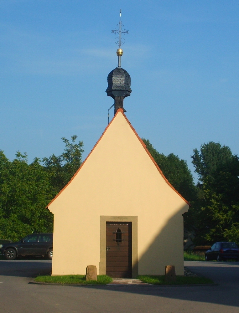 Terrassendach-Fachbetriebe in Dielheim: Oberhof Kapelle – Foto: Pitichinaccio Terrassendach-Fachbetriebe in Dielheim: Oberhof Kapelle