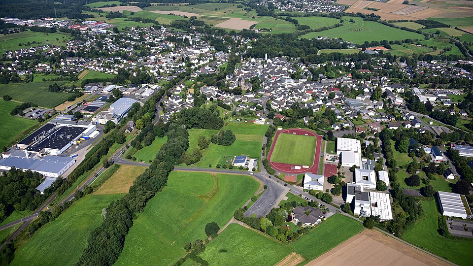 Terrassendach-Fachbetriebe in Dierdorf: Stadtansicht – Foto: Wolkenkratzer Terrassendach-Fachbetriebe in Dierdorf: Stadtansicht