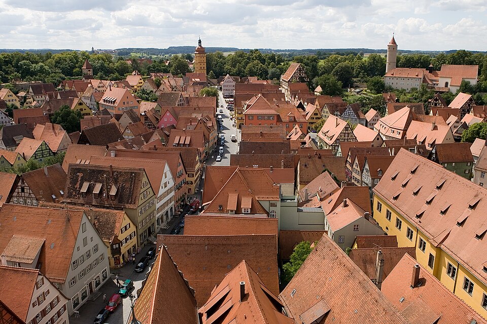 Terrassendach-Fachbetriebe in Dinkelsbühl: Kirchturm – Foto: Mylius Terrassendach-Fachbetriebe in Dinkelsbühl: Kirchturm