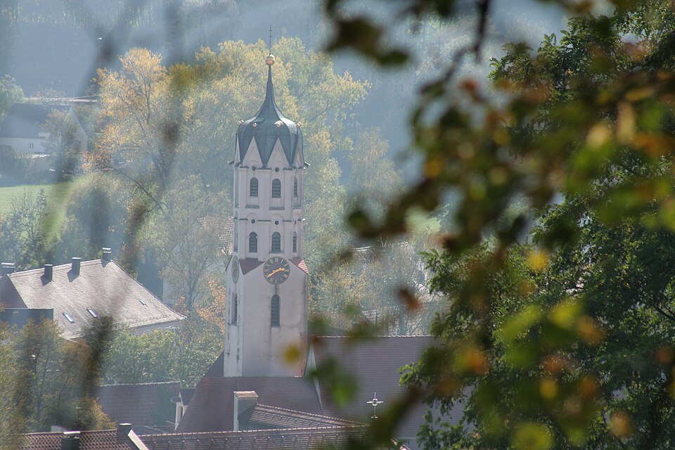 Terrassendach-Fachbetriebe in Dinkelscherben: Kirchturm – Foto: Jackyll Terrassendach-Fachbetriebe in Dinkelscherben: Kirchturm