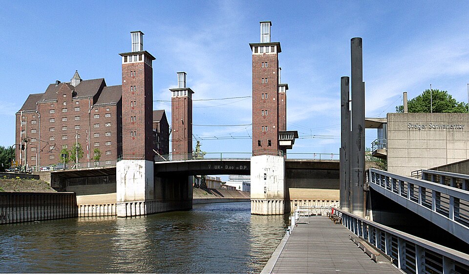 Terrassendach-Fachbetriebe in Duisburg: Schwanentorbrücke