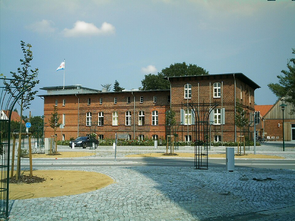 Terrassendach-Fachbetriebe in Eggesin: Rosengarten und Rathaus