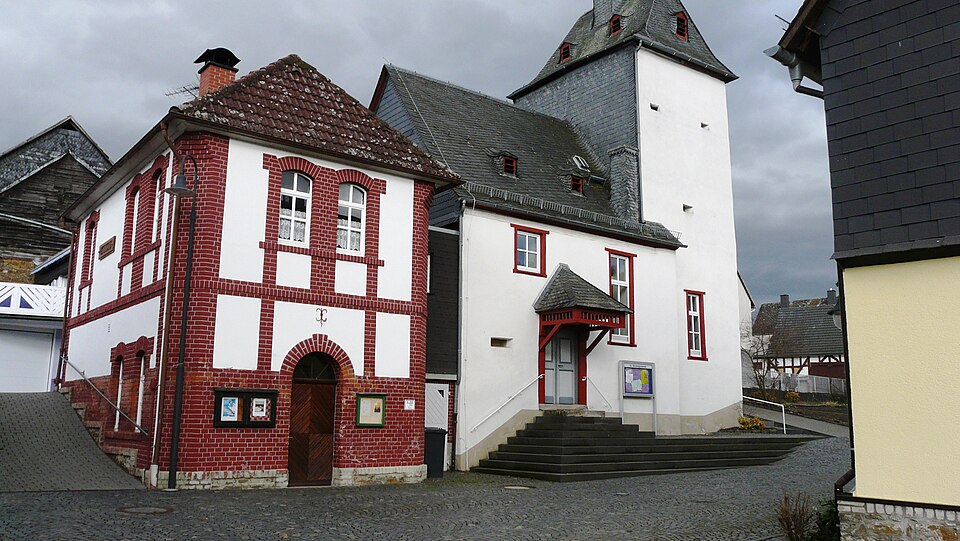 Terrassendach-Fachbetriebe in Ehringshausen: Backhaus und Kirche – Foto: Philipp Trümper Terrassendach-Fachbetriebe in Ehringshausen: Backhaus und Kirche