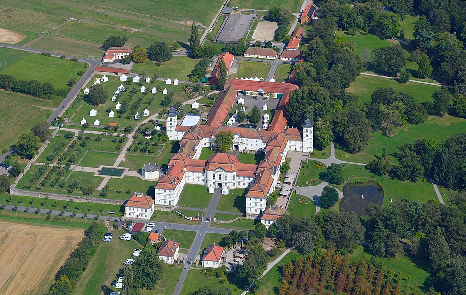 Terrassendach-Fachbetriebe in Eichenzell: Aerial image of Schloss