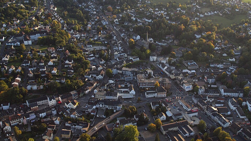 Terrassendach-Fachbetriebe in Eitorf: Stadtansicht – Foto: Wolkenkratzer Terrassendach-Fachbetriebe in Eitorf: Stadtansicht