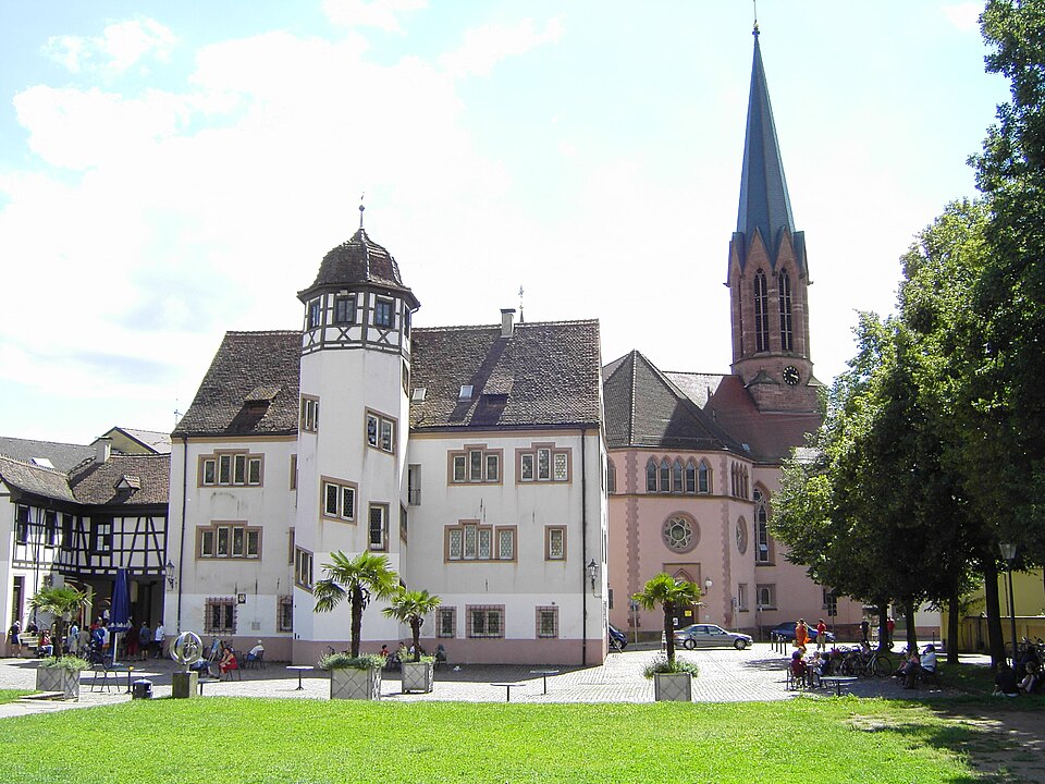 Terrassendach-Fachbetriebe in Emmendingen: Schlossplatz mit ev Kirche – Foto: CrazyD Terrassendach-Fachbetriebe in Emmendingen: Schlossplatz mit ev Kirche