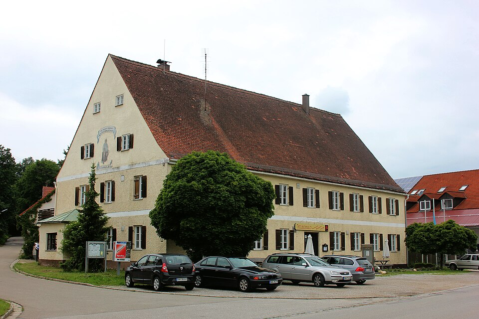 Terrassendach-Fachbetriebe in Erdweg: Kleinberghofen, ehemaliges Rathaus, jetzt Gaststaette – Foto: Usien Terrassendach-Fachbetriebe in Erdweg: Kleinberghofen, ehemaliges Rathaus, jetzt Gaststaette