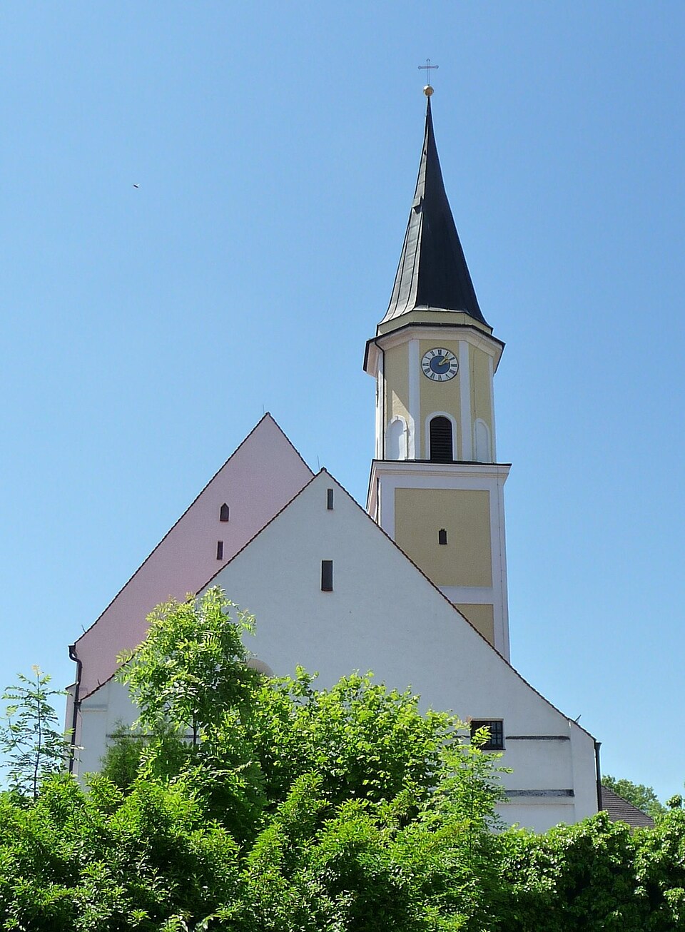 Terrassendach-Fachbetriebe in Ergolding: Pfarrkirche – Foto: Konrad Lackerbeck Terrassendach-Fachbetriebe in Ergolding: Pfarrkirche