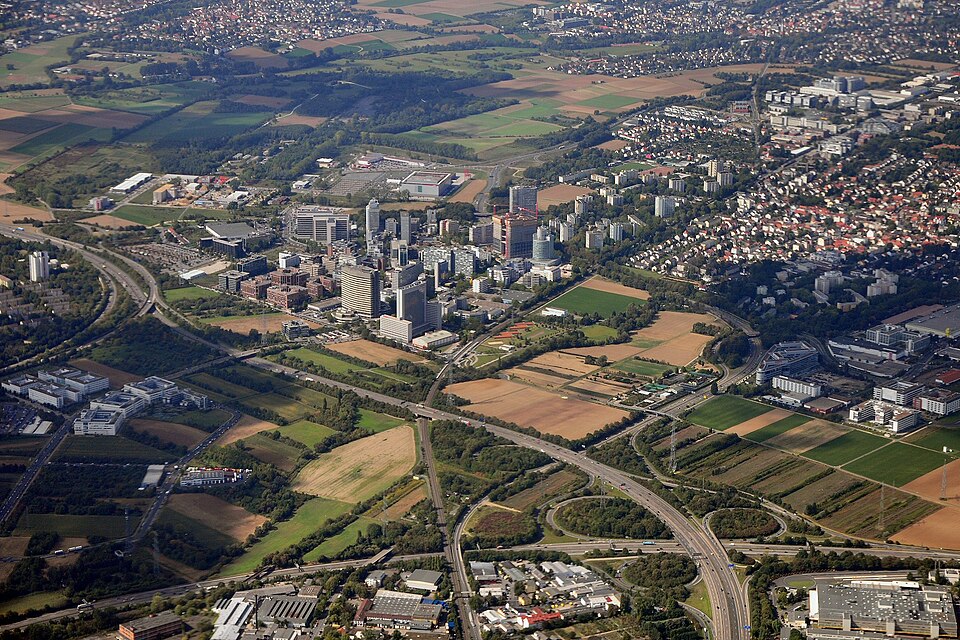 Terrassendach-Fachbetriebe in Eschborn: Stadtansicht – Foto: MaLe76 Terrassendach-Fachbetriebe in Eschborn: Stadtansicht