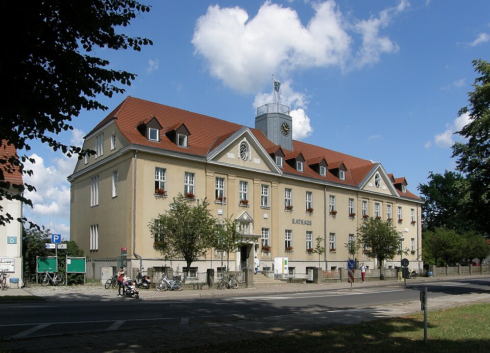 Terrassendach-Fachbetriebe in Falkensee: Rathaus – Foto: 44penguins Terrassendach-Fachbetriebe in Falkensee: Rathaus