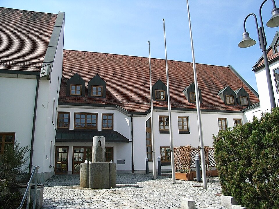 Terrassendach-Fachbetriebe in Fürstenzell: Rathaus – Foto: Konrad Lackerbeck Terrassendach-Fachbetriebe in Fürstenzell: Rathaus