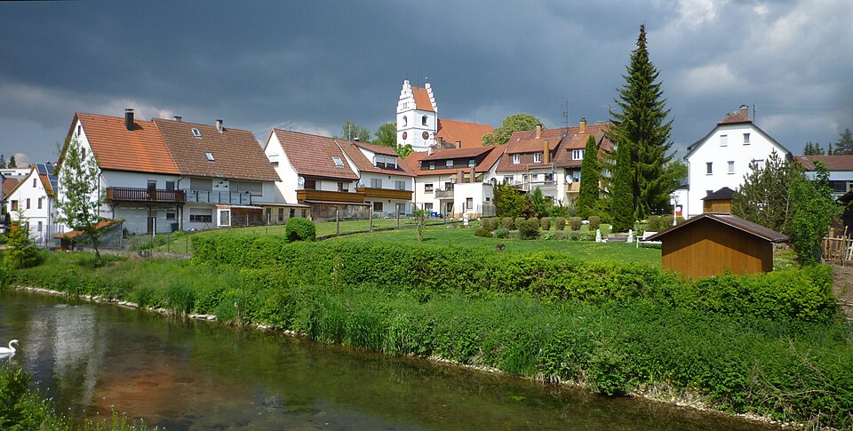 Terrassendach-Fachbetriebe in Gammertingen: Lauchert mit Stadtansicht und Kirche – Foto: Franzfoto Terrassendach-Fachbetriebe in Gammertingen: Lauchert mit Stadtansicht und Kirche