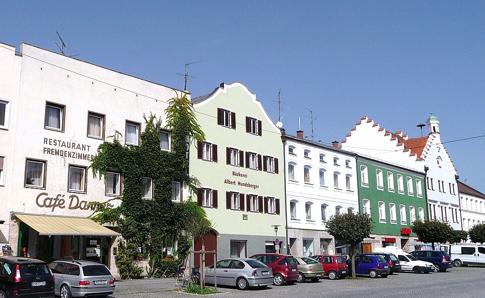 Terrassendach-Fachbetriebe in Gangkofen: Marktplatz – Foto: Konrad Lackerbeck Terrassendach-Fachbetriebe in Gangkofen: Marktplatz