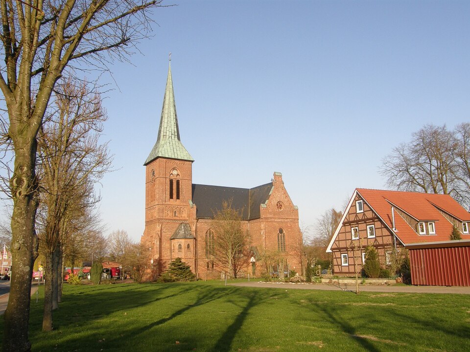 Terrassendach-Fachbetriebe in Gnarrenburg: Kuhstedt Erlöserkirche – Foto: Ra Boe Terrassendach-Fachbetriebe in Gnarrenburg: Kuhstedt Erlöserkirche