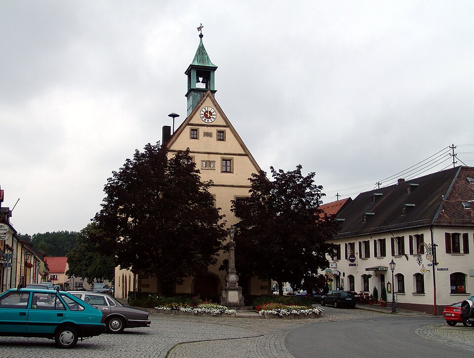 Terrassendach-Fachbetriebe in Grafenwöhr: Rathaus – Foto: btr Terrassendach-Fachbetriebe in Grafenwöhr: Rathaus