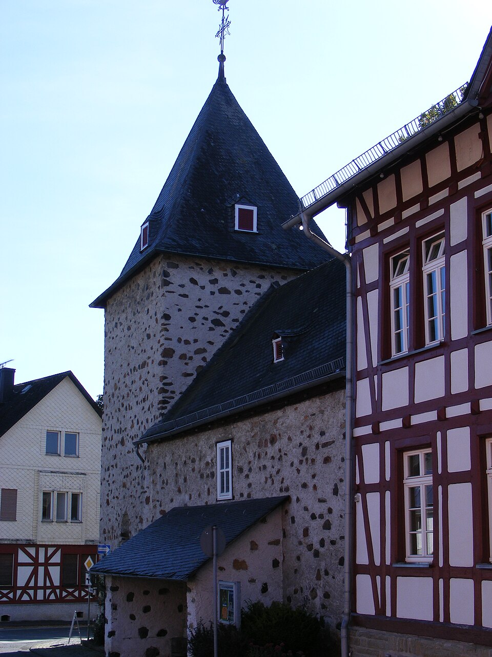 Terrassendach-Fachbetriebe in Greifenstein: Allendorf Kirche – Foto: Meikel1965 Terrassendach-Fachbetriebe in Greifenstein: Allendorf Kirche