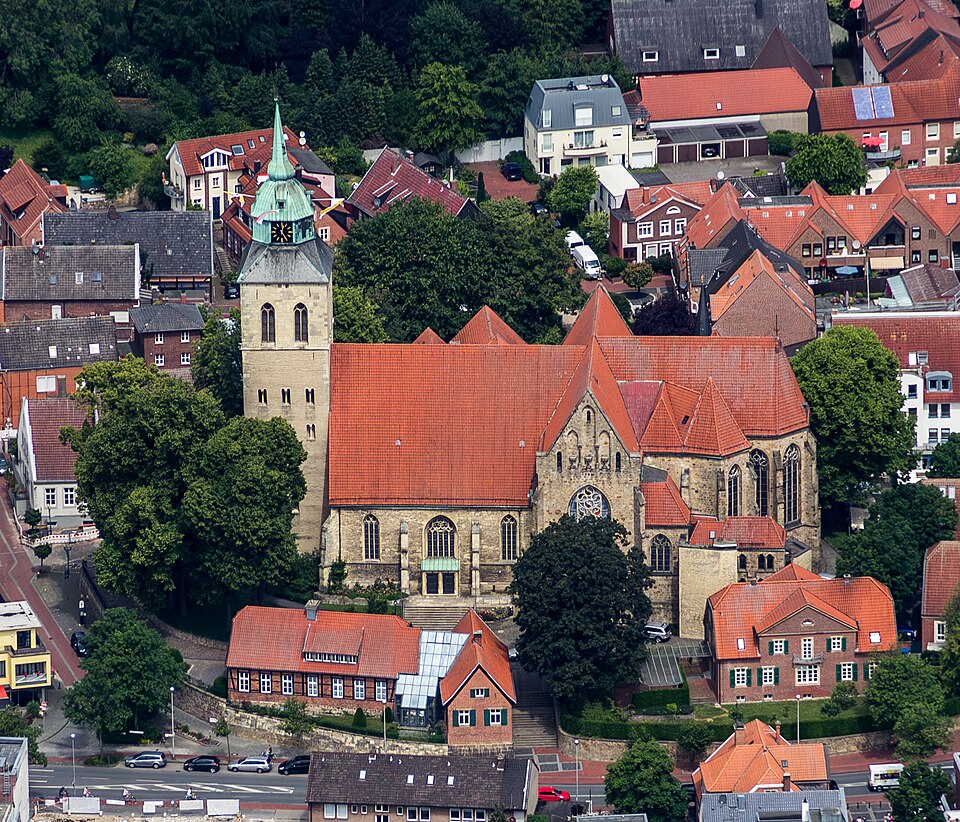 Terrassendach-Fachbetriebe in Greven: St.-Martinus-Kirche – Foto: Dietmar Rabich Terrassendach-Fachbetriebe in Greven: St.-Martinus-Kirche