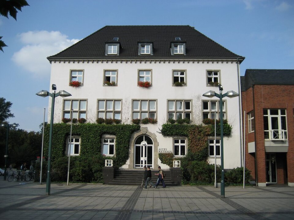 Terrassendach-Fachbetriebe in Grevenbroich: Rathaus