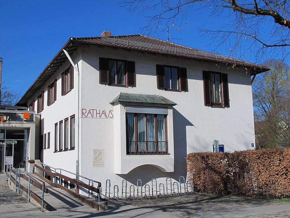 Terrassendach-Fachbetriebe in Gröbenzell: Rathaus – Foto: Kritzolina Terrassendach-Fachbetriebe in Gröbenzell: Rathaus