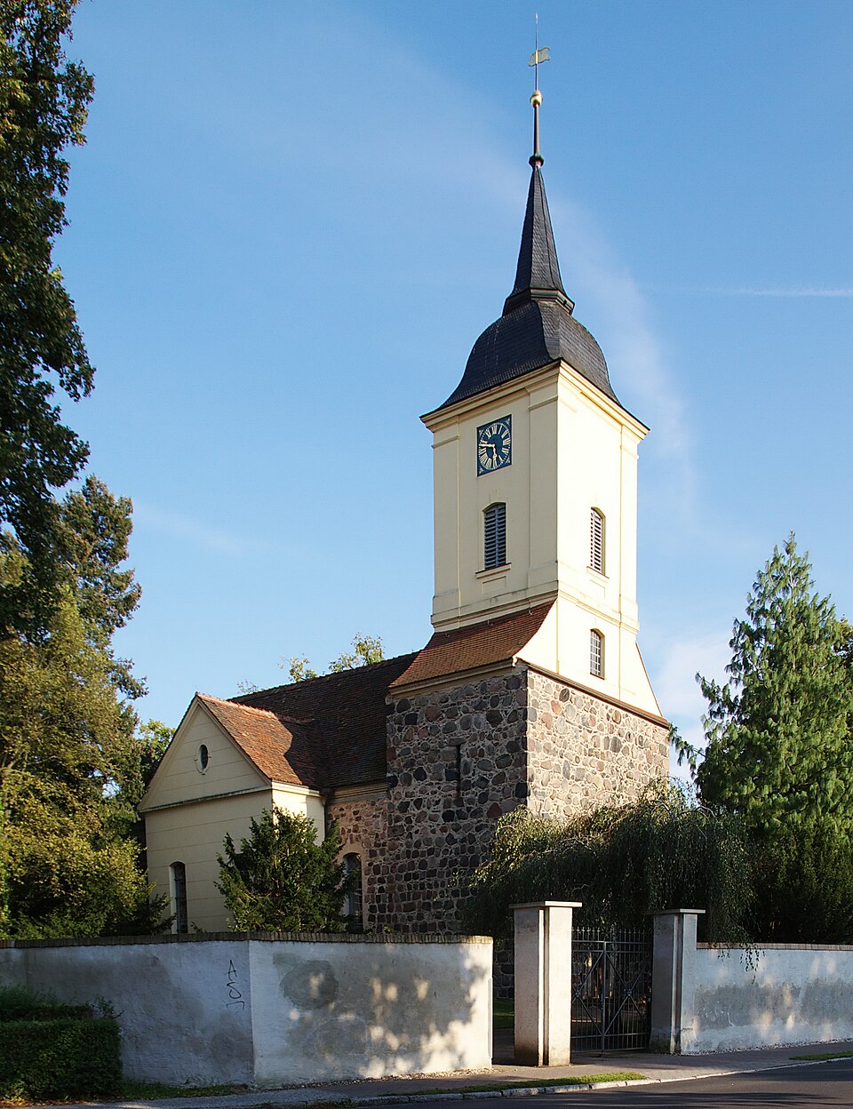 Terrassendach-Fachbetriebe in Groß Kreutz: GrK KircheK – Foto: Erdmann99 Terrassendach-Fachbetriebe in Groß Kreutz: GrK KircheK