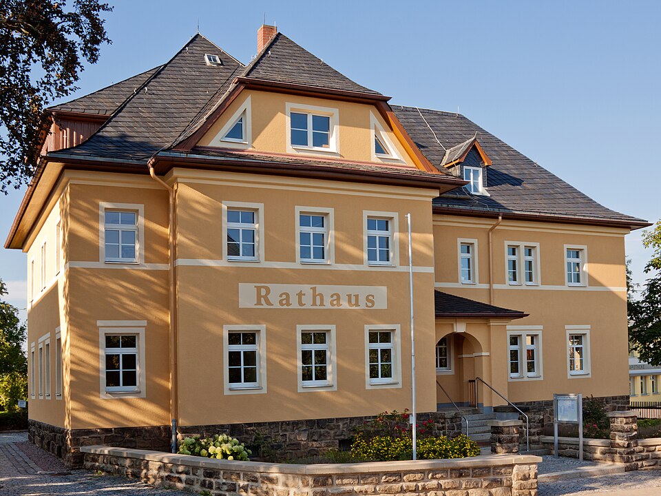 Terrassendach-Fachbetriebe in Großschirma: Rathaus – Foto: Unukorno Terrassendach-Fachbetriebe in Großschirma: Rathaus