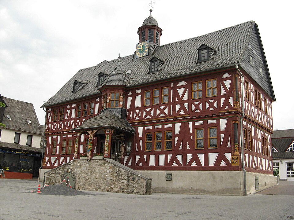 Terrassendach-Fachbetriebe in Hadamar: Rathaus – Foto: Oliver Abels Terrassendach-Fachbetriebe in Hadamar: Rathaus