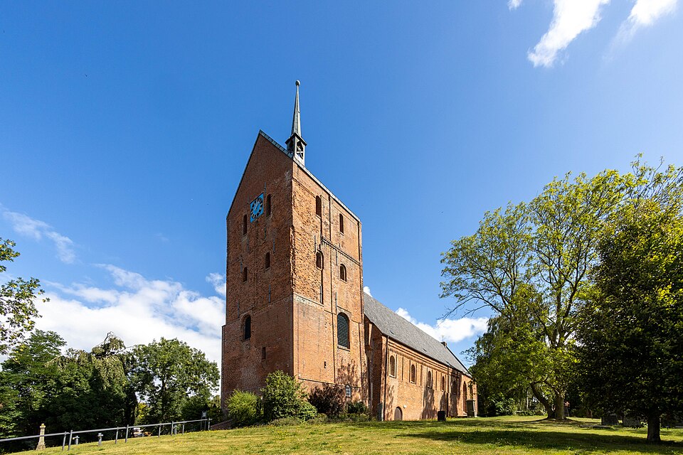Terrassendach-Fachbetriebe in Hage: St.-Ansgari-Kirche – Foto: Matthias Süßen Terrassendach-Fachbetriebe in Hage: St.-Ansgari-Kirche