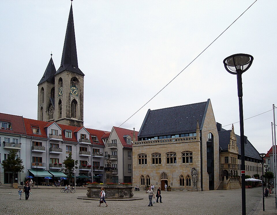 Terrassendach-Fachbetriebe in Halberstadt: Rathaus Roland Martinikirche – Foto: Mazbln Terrassendach-Fachbetriebe in Halberstadt: Rathaus Roland Martinikirche