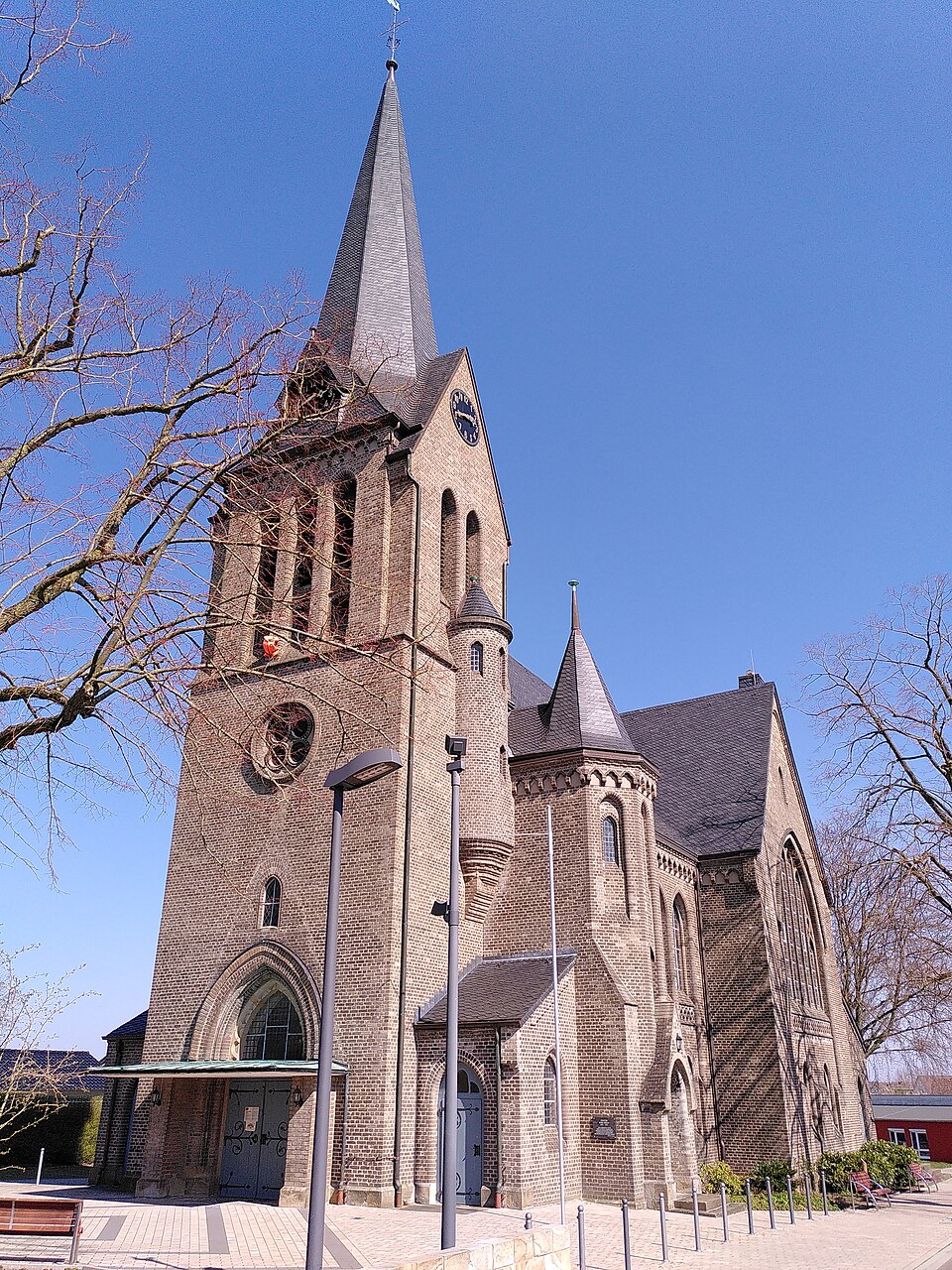 Terrassendach-Fachbetriebe in Hasbergen: Christuskirche – Foto: Jojeska Terrassendach-Fachbetriebe in Hasbergen: Christuskirche