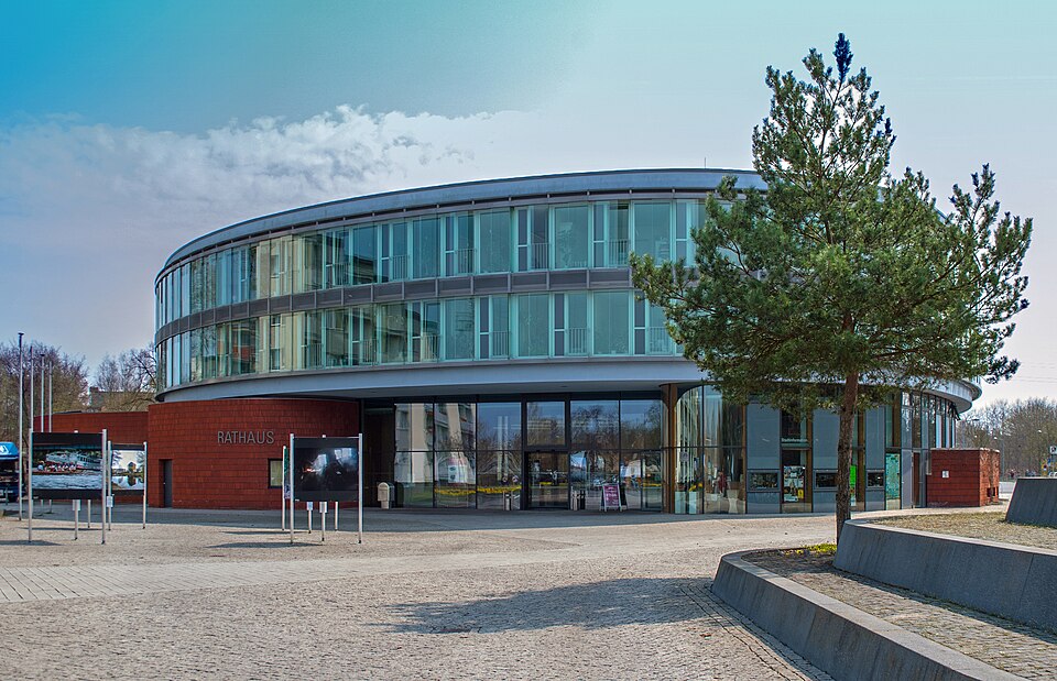 Terrassendach-Fachbetriebe in Hennigsdorf: Neues Rathaus – Foto: Florian Koppe Terrassendach-Fachbetriebe in Hennigsdorf: Neues Rathaus