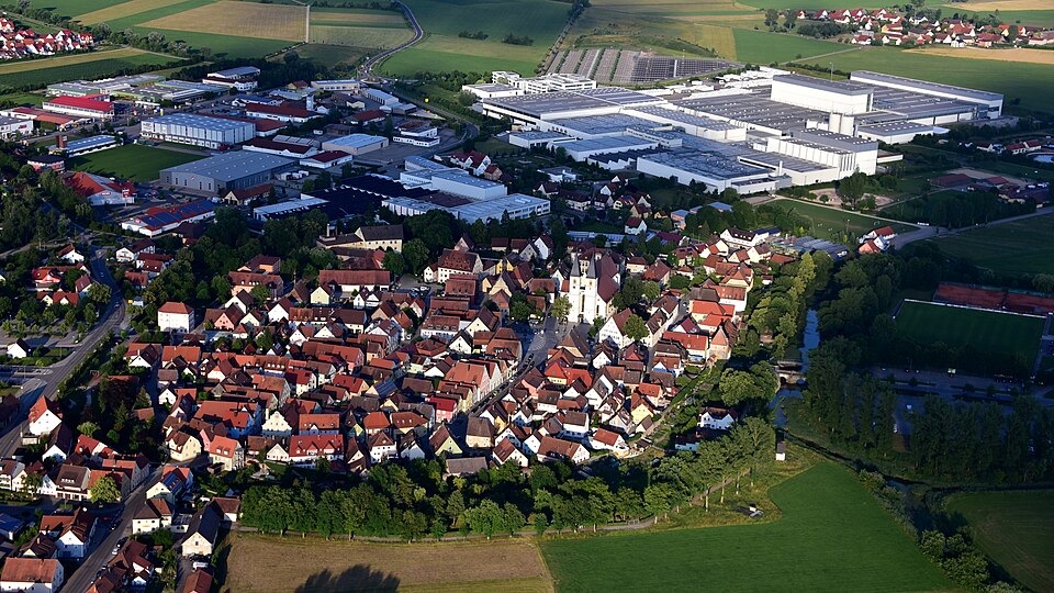 Terrassendach-Fachbetriebe in Herrieden: Stadtansicht – Foto: Wolkenkratzer Terrassendach-Fachbetriebe in Herrieden: Stadtansicht