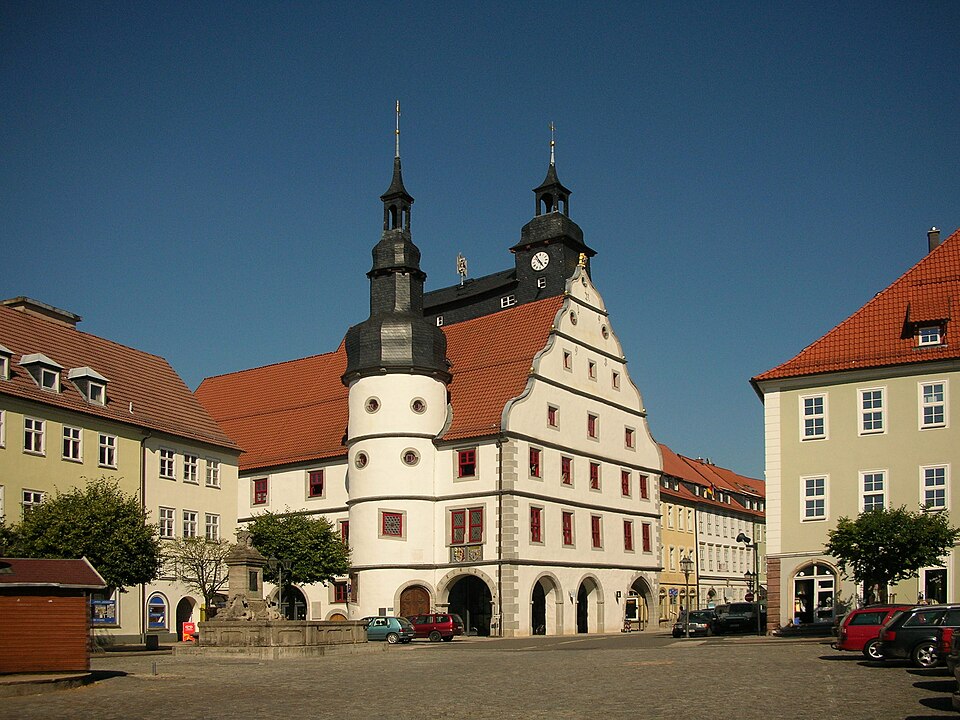 Terrassendach-Fachbetriebe in Hildburghausen: Historisches Rathaus – Foto: Bernd Hutschenreuther Terrassendach-Fachbetriebe in Hildburghausen: Historisches Rathaus